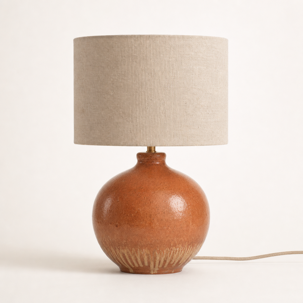 Lampe à poser Ménilmontant en céramique émaillée terracotta, abat-jour lin — Maison Mansarde
